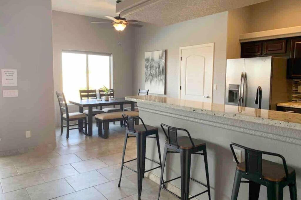 Havasu Retreat! Pool, Spa, Gym & View Lake Havasu City Esterno foto