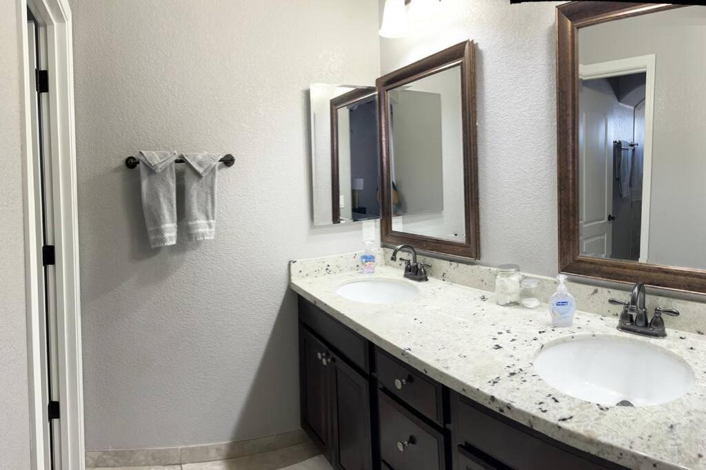 Havasu Retreat! Pool, Spa, Gym & View Lake Havasu City Esterno foto
