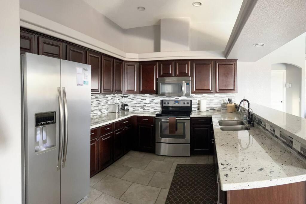 Havasu Retreat! Pool, Spa, Gym & View Lake Havasu City Esterno foto